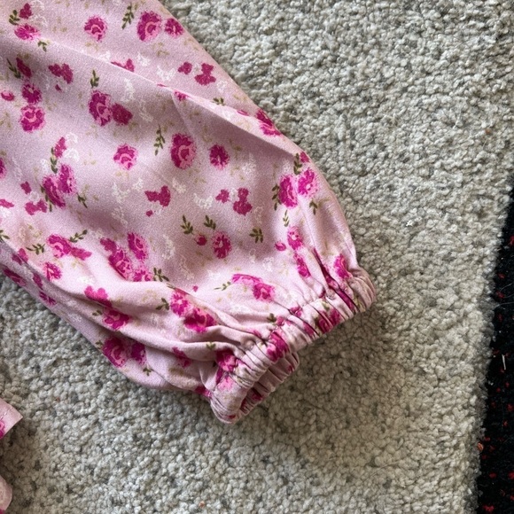 Majorelle Revolve Chrissy Mauve Pink Ditsy Floral Blouse - Picture 4 of 5